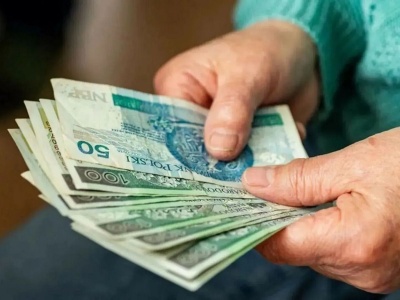 Ważne wieści dla seniorów. Emerytura może być wyższa, przeszukaj szuflady i złóż wniosek