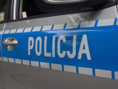 Mieszkaniec gminy Ożarów groził policjantom i ubliżał im. Wcześniej awanturował się w domu