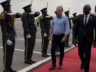 SZOK w Luandzie! Donald Tusk złamał dyplomatyczny DRESS CODE! Strój obiegł internet!