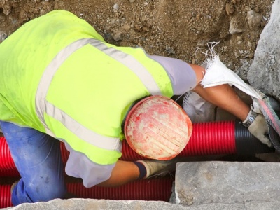 Co najmniej 7 tys. zł na rękę. Tyle powinni zarabiać pracownicy obiektów o znaczeniu krytycznym