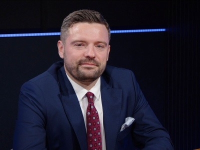 Wyższe otwarcie i powrót do odniesienia