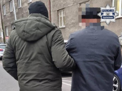 15 lat w ukryciu. Policjanci z Częstochowy zatrzymali poszukiwanego 52-latka – podawał się za swojego brata