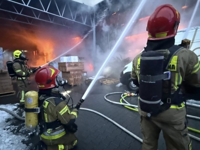 Pożar hali w Skawinie. Na miejscu ponad 30 zastępów