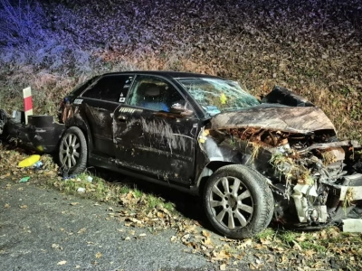 Dachowanie pod Rybnicą. Audi zmasakrowane.