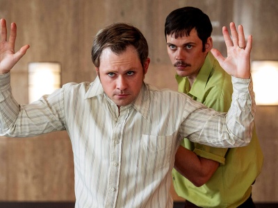 97% dziennikarzy zachwyca się filmem na podstawie prawdziwych wydarzeń. Dead Man's Wire na zwiastunie