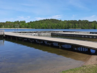 Domki nad Jeziorem z Własną Linią Brzegową: Prywatność, Prestiż i Pełna Swoboda