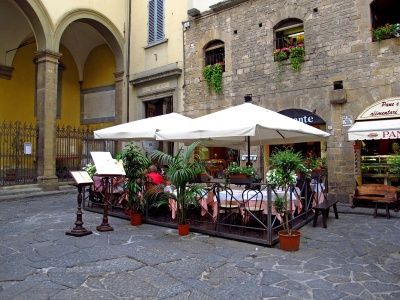 Włoskie miasto rozpoczyna walkę z turystami. Zakazuje siedzenia na zewnątrz