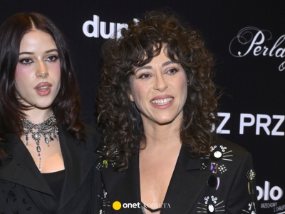 Natalia Kukulska na pokazie mody Mariusza Przybylskiego. Towarzyszyła jej 20-letnia córka