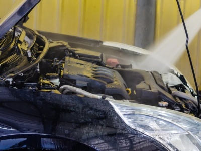 Mycie silnika to konieczność czy ryzyko? Te zasady trzeba znać