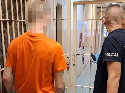 Od sierpnia ukrywał się przed wymiarem sprawiedliwości. Policja znalazła go w szafie