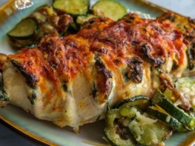 Nacinam pierś kurczaka i upycham farsz. Na widok tego obiadu rodzina aż bije brawo