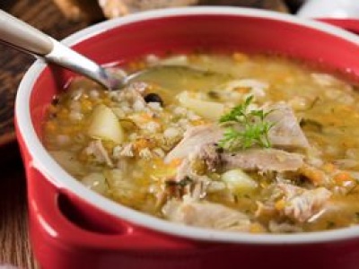 Do krupniku dodaję tylko taką kaszę. Delikatnie zagęszcza zupę i zbawiennie działa na jelita