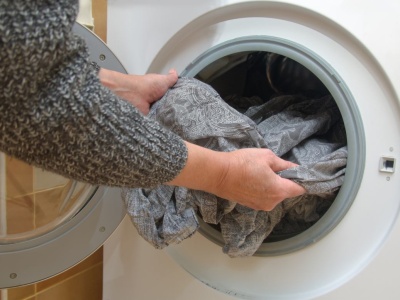 Jak uratować skurczony sweter? Moja babcia chowa go zamrażarki