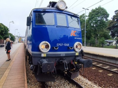 Na dworcu w Piotrkowie pociąg zatrzymał się 150 metrów przed drezyną. Drezyny nie powinno tam wtedy być!