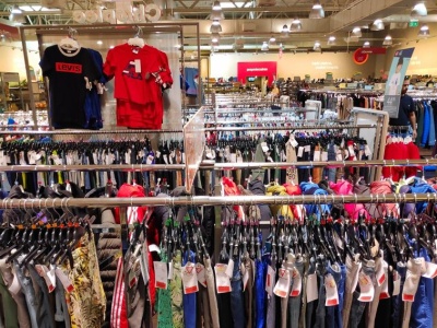 Październikowa sprzedaż detaliczna pozytywnie zaskoczyła. Konsument wciąż wydaje pieniądze