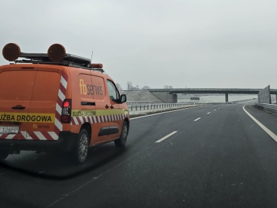 Auta zarządcy trasy, lawety i pługi pojadą korytarzem życia? Tego chcą drogowcy