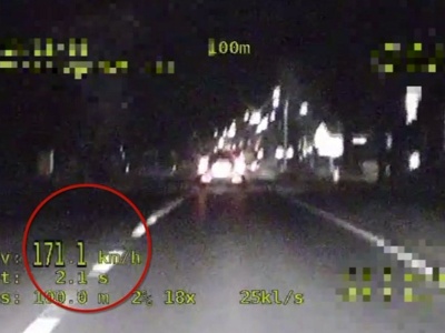 Pędził przez miasto jak szalony. Niewiarygodne, ile miał na liczniku. Tak skończyła się jego brawura