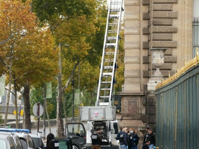 Co dalej ws. kradzieży w Luwrze? Kolejny podejrzany w rękach policji