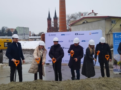 Po trzech dekadach oczekiwania, wbito łopaty pod inwestycję. Rusza budowa osiedla mieszkaniowego na Owintarze