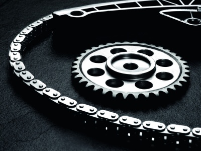 Jak zdiagnozować, czy wymiana łańcucha rozrządu jest konieczna? Ekspert wyjaśnia.