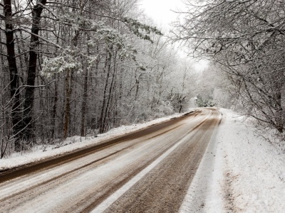 Środa z intensywnymi opadami śniegu. Jest ostrzeżenie 2. stopnia