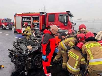 Poważny wypadek autokaru i osobówki (ZDJĘCIA, Z REGIONU)
