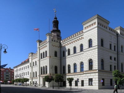 Podwyżki będą, ale pracownicy się nie ucieszą. Wynagrodzenia zostaną spłaszczone