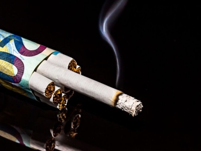 Białoruś produkuje dwa razy więcej papierosów niż palą Białorusini. Kto na tym zyskuje?