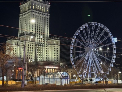 15-latek z Ukrainy wspiął się po zmroku na diabelski młyn na placu Defilad. Wiemy, jak się tłumaczył