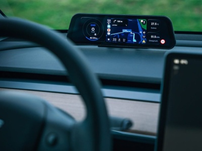 Enhance / S3XY Buttons ma licznik do Tesli Model 3 i Y: S3XY Dash. Obsługa Android Auto/Apple CarPlay. Cena od 1 735 zł