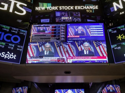 Fed daje i odbiera. Wall Street tańczy w rytm oczekiwań na cięcia stóp