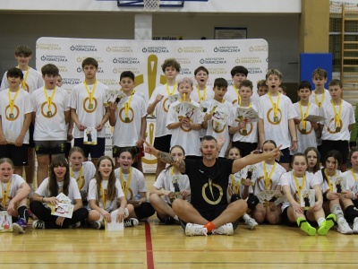 Siatkarscy mistrzowie poprowadzili trening dla uczniów z Nowego Sącza