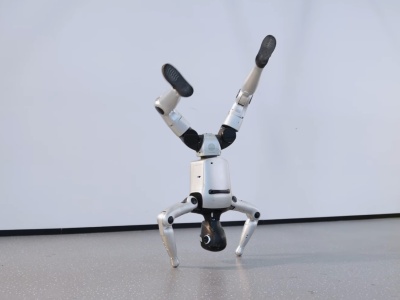 MagicBot Z1 to prawdziwy akrobata. Zrobi salto w tył i jeszcze ucieknie przed strzałami