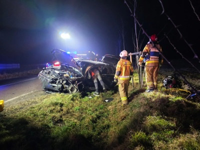 Zderzenie auta osobowego z ciężarówką we wsi Rogóźno-Zamek. Droga zablokowana