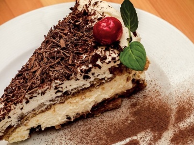 Obłędnie pyszne ciasto z budyniem. Nawet nie musisz włączać piekarnika