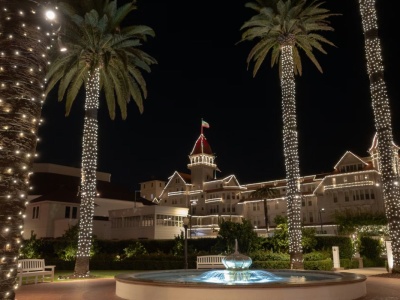 Zbudowali lodowisko nad oceanem. Ale to nie ono robi największe wrażenie