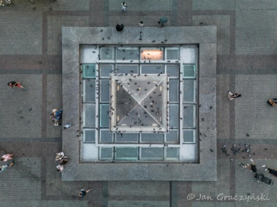 Kraków. Nowa fontanna na Rynku Głównym