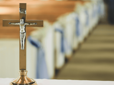 Ksiądz nagle przerwał mszę. Chwilę później zaskoczył wiernych