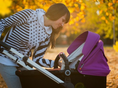 Powrót do pracy po porodzie. Co naprawdę utrudnia to mamom?
