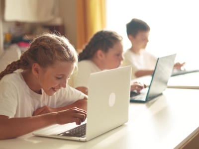 154 mln zł za 54 tys. laptopów po przetargu