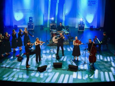 Mikołajki na folkowo 2025: Zespół PoPieronie w Małopolskim Centrum Kultury SOKÓŁ