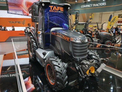 Ciągnik – hybryda plug-in z Indii? Proszę bardzo, oto TAFE EVX-75