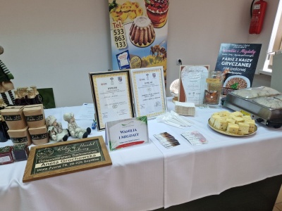 Farsz z kaszy gryczanej i sernik w kratkę z Małyszyna w Świętokrzyskiej Kuźni Smaków