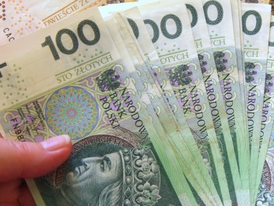 Ekspert radzi, co zrobić z pieniędzmi na wypadek wojny. Polacy muszą o tym pamiętać