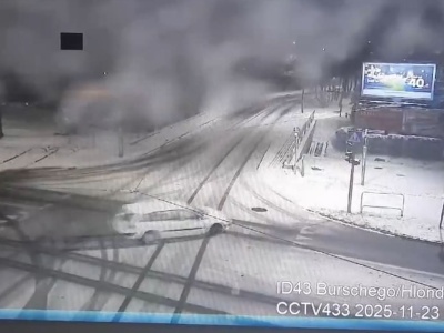 22-latek wjechał w latarnię. Nie posiadał prawa jazdy