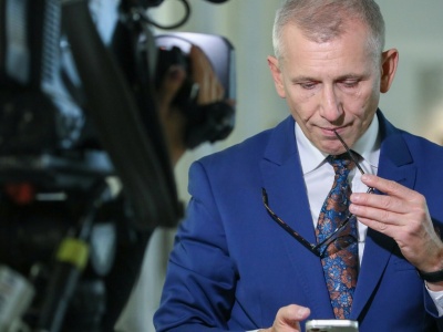 Dom po rodzicach i biblioteka. Sprawdzamy majątek senatora Krzysztofa Kwiatkowskiego