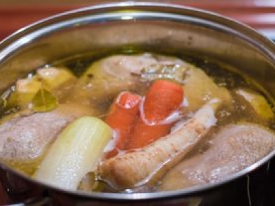 Wspiera odporność, nie obciąża żołądka. Rosół gotuję tylko na takim mięsie