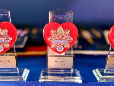 Nie boją się wskoczyć w ogień. Wyjątkowi policjanci wyróżnieni „Kryształowymi Sercami”