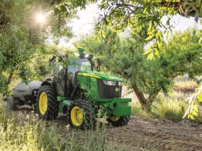 Nowa seria 5 od John Deere’a. Tym razem do sadów i winnic