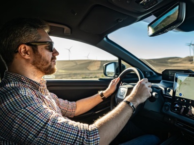 Nowa Toyota bZ4X: ten elektryk to auto dla Jamesa Bonda